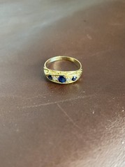 Antique 18ct gold sapphire and diamond ring Size 7.75