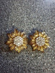 Vintage MCM Gold Tone Flower Statement Earrings Clip On Retro Jewelry No Brand