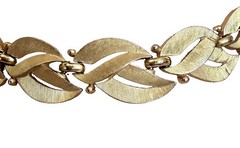 Crown Trifari Gold Trifanium Leaf Panel Link Collar Choker Brushed Polished Tone