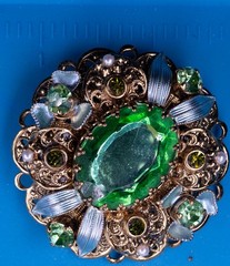 Ornate Brooch Pin Gold Tone 1.75″ Emerald Green Rhinestone Faux Pearl Enamel