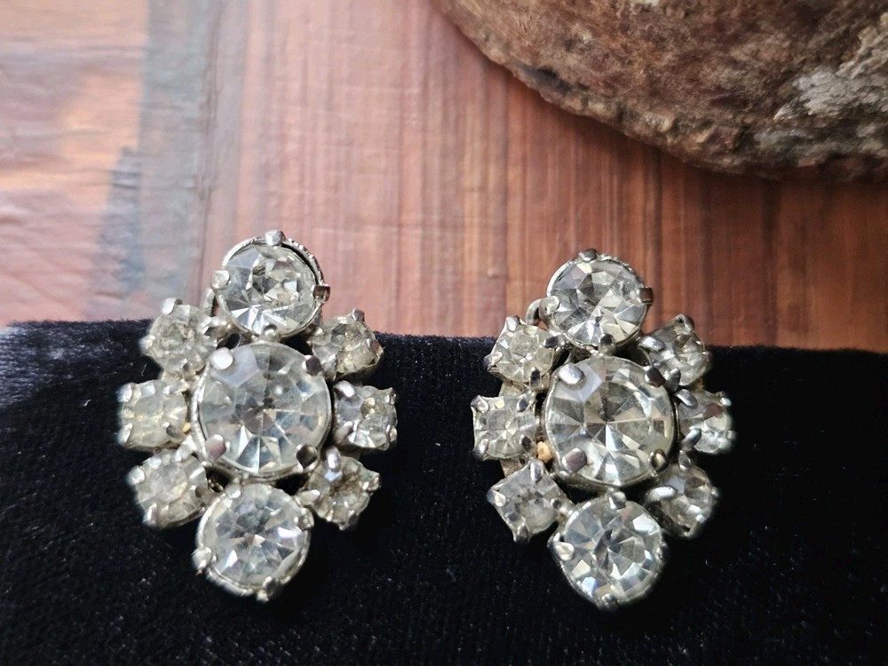 Vtg Estate Clip On Eearings Silver Tone Clear Rhinestone Prong Set Cluster .75″