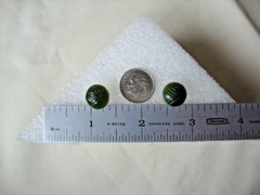 VINTAGE 1970s HANDMADE CARVED GREEN JADE FLOWER YELLOW GOLD PLATED STUD EARRINGS