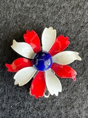 VTG 1960s Mod Red White Blue Enamel Daisy Clip on Earrings