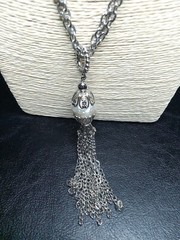 Vintage Double Chain Station Necklace Whit Tassel Faux Pearls Silvet Tone. 9803