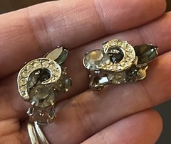 Vintage Stunning Rhinestones Pin Brooch Gray & Cleat Prong Set Stones