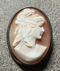 VINTAGE 800 SILVER CARVED SHELL 1 1/8” BY 9/10” CAMEO PIN