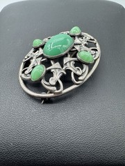 LARGE NAPIER 1920s SILVER JELLY BELLY GREEN CABACHON BROOCH PIN Chrysoprase ?