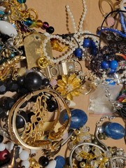 vintage-to Now-BROKEN -REAL JUNK-ALL NOT WEARABLE-GOLD TONE-jewelry Lot- 14 Lb