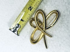 Tona Signed Ribbon Gold Tone VTG Brooch Pin Designs Lot Of 2