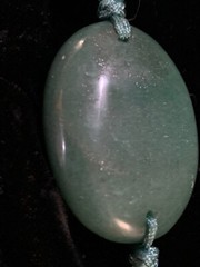 21″ VINTAGE CHINESE EXPORT BEAUTIFUL GREEN AVENTURINE TASSEL PENDANT NECKLACE