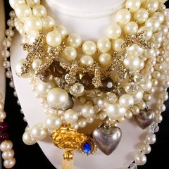 Huge Vintage Faux Pearl Jewelry Lot 4 lbs 30 Necklaces Bracelets 40 Piece Lot