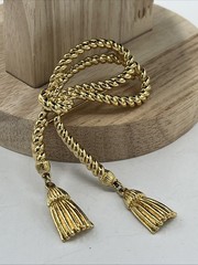Unsigned Vintage Avon Decorative Tassel Pin Brooch Gold Tone Knotted Rope-Look