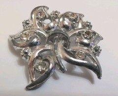 Lot Of 8 Vintage Brooches/Pins Of Various Colors And Materials
