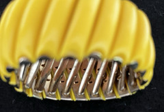 VINTAGE GOLD TONE & YELLOW LUCITE EXPANDABLE BRACELET