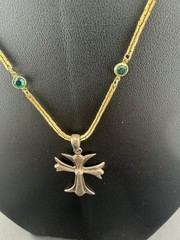 925 Sterling Silver Gothic Maltese Cross Pendant Gold Tone Green Inset Necklace