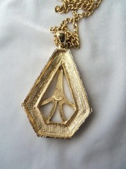 Vintage Celebrity NY Textured Gold Tone Modernist Pendant Necklace