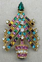Vtg Jordan Marsh Gold Tone Rhinestone Christmas Tree Brooch Pin Prong Set