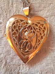 Vintage Heart Filigree Love Knot Necklace Locket 2″ Photo Charm Gold Metal 24″ C