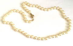 SC Faux Pearl Necklace Hand Knotted Gold Metal Screw Clasp 22 Inches