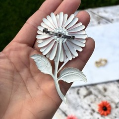 Vintage Retro Hippy Mod 60’s Lot of 3 Enamel Metal Colorful Flower Pins Brooches