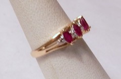 Vintage Ladies Gorgeous 5 Ruby 6 Diamond 14K Gold Band Ring 2.2 Grams Size 6.25