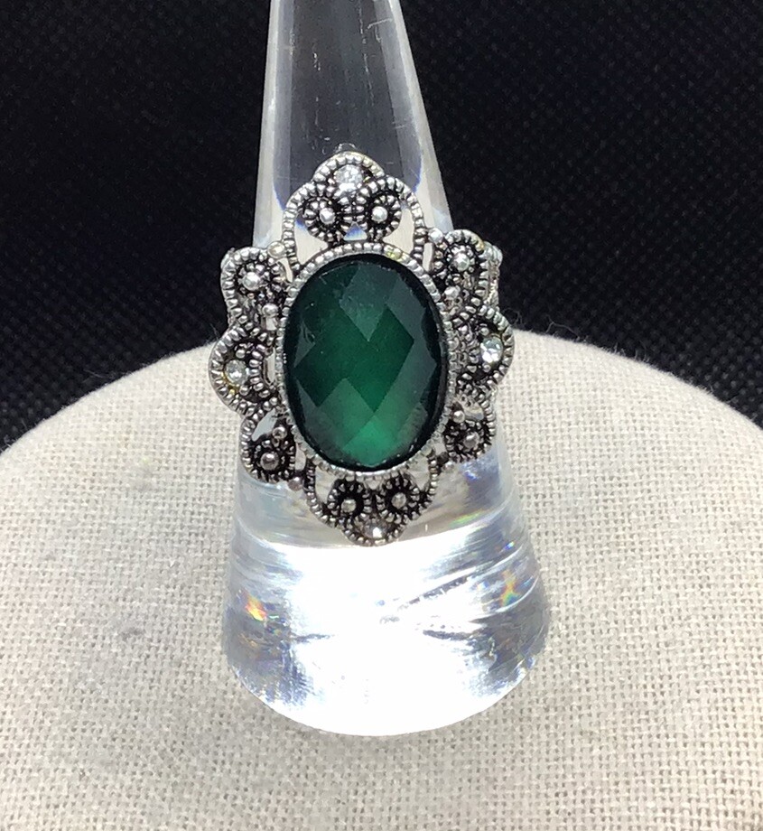 Vintage Silver Tone Costume Rhinestone & Green Plastic Stone Ring Sz 7 C706