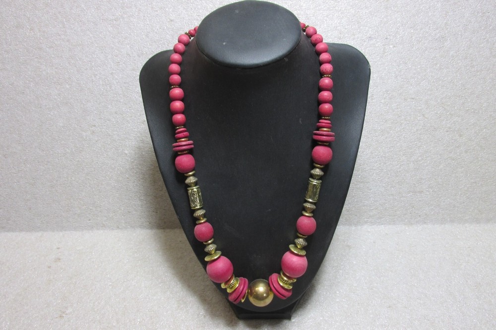 RED WOOD BEADS & METAL GOLD BEADED ESTATE JEWELRY NECKLACE #25