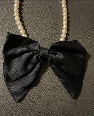 Faux Pearl Bow Necklace 7” Hang Vintage Costume Jewelry Hollywood Regency Glam