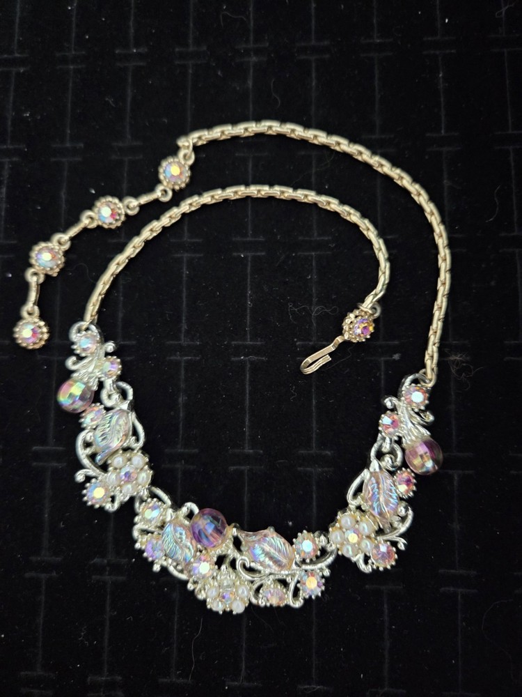 Vintage 1950s Signed HOLLYCRAFT Necklace Purple Pink Molded Glass Leaves