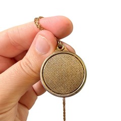 32” Vintage 1928 Jewelry Co. Necklace Sliding Mirror Pendant Portrait, Gold Tone