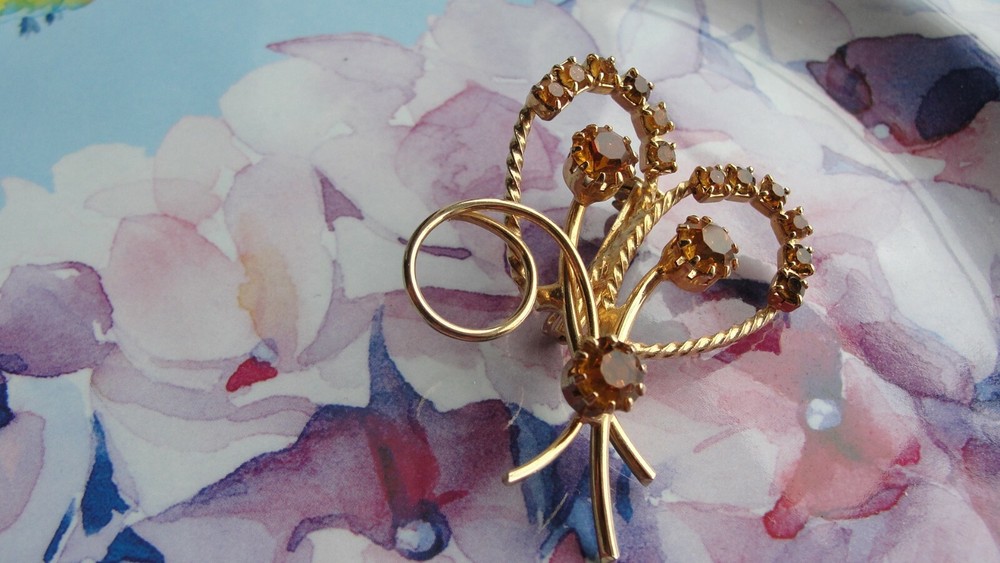 Vintage Estate Brooch Gold Tone Topaz Prong set stones Heart Flower Twisted Wire
