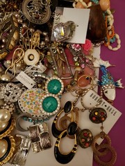 Vintage/Now Jewelry Lot Resell Craft Repair Mostly Wearable Many Signed 4.15 lbs