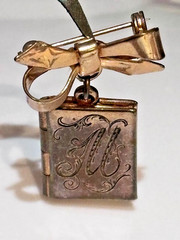 Vintage 1940s Sweetheart Bow Book Locket Brooch Pin Gold Tone Monogram M Photo