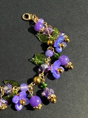 Gold Tone 7.5” Vintage Style – Green Leaf, Purple Flower Charm Bracelet.
