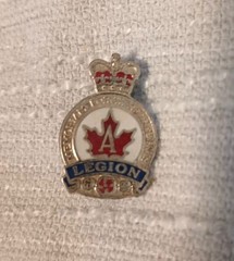 Vintage Lot Of Pins That Vary In Value & Collectibilty All In Good Condition.