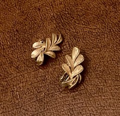 Vintage FRANCOIS Earrings Gold Tone Clip On Leaves Foliage Signed