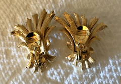 Vintage Signed Monet Gold Brooch & Earring Set Clip On Excellent Condition