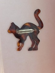 Vintage Kitty Cat Lucite Tortoise Shell Plastic Pin
