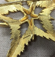 Vintage JJ Gold Tone Costume Large Floral Pin I-181