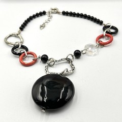 VTG Retro Bold Red & Black Beaded Geometric Pendant Necklace – Silver Tone Arty