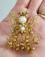 Vintage Gold Tone Wire Christmas Angel Pin Brooch Faux Pearls