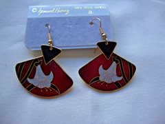 VINTAGE 1970s SAMUEL HUANG DESIGNER CLOISONNE IRIS BLACK CREAM & RED EARRINGS