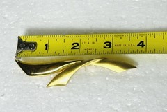 Tona Signed Ribbon Gold Tone VTG Brooch Pin Designs Lot Of 2
