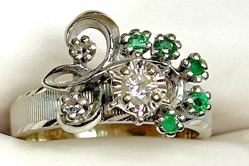 Vintage Solid 14KT White Gold Diamond & Emerald Cocktail Ring US Size 3.75