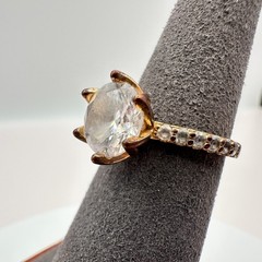 Vintage 90s Gold Tone Solitaire Ring Clear Round Glass Classic Fashion Jewelry