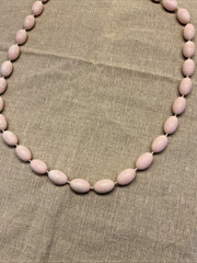 Vintage 1970s-1980s Light Pink Plastic Oval Barrel Bead Necklace