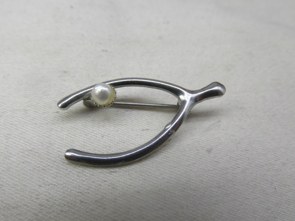Vintage Sterling Silver & White Pearl Wishbone Shaped Brooch 1 1/8 x 3/8″ #627