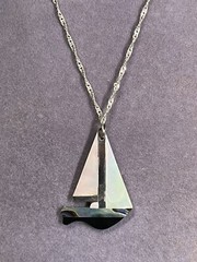 VINTAGE 925 STERLING SILVER MOP INLAYED SAILBOAT PENDANT ON 20” 2MM CHAIN