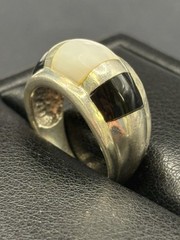 Vintage Sterling Silver Mother Pearl Onyx Dome Ring 6 Grams Size 7.5 D7