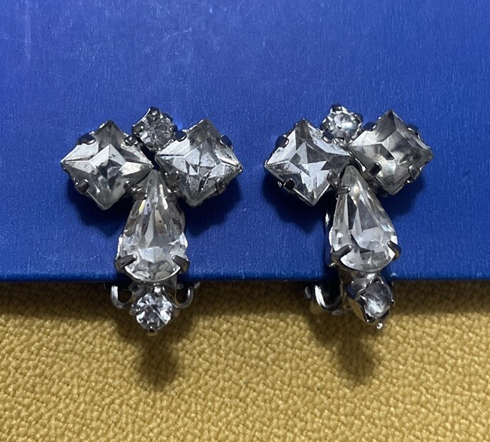 Vintage Clear Rhinestone Clip On Earrings Silver Tone 0.6 Inch
